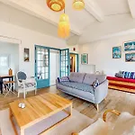 Dom wakacyjny 3 Bedroom In *