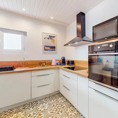 Lovely In Lepine With Kitchen *